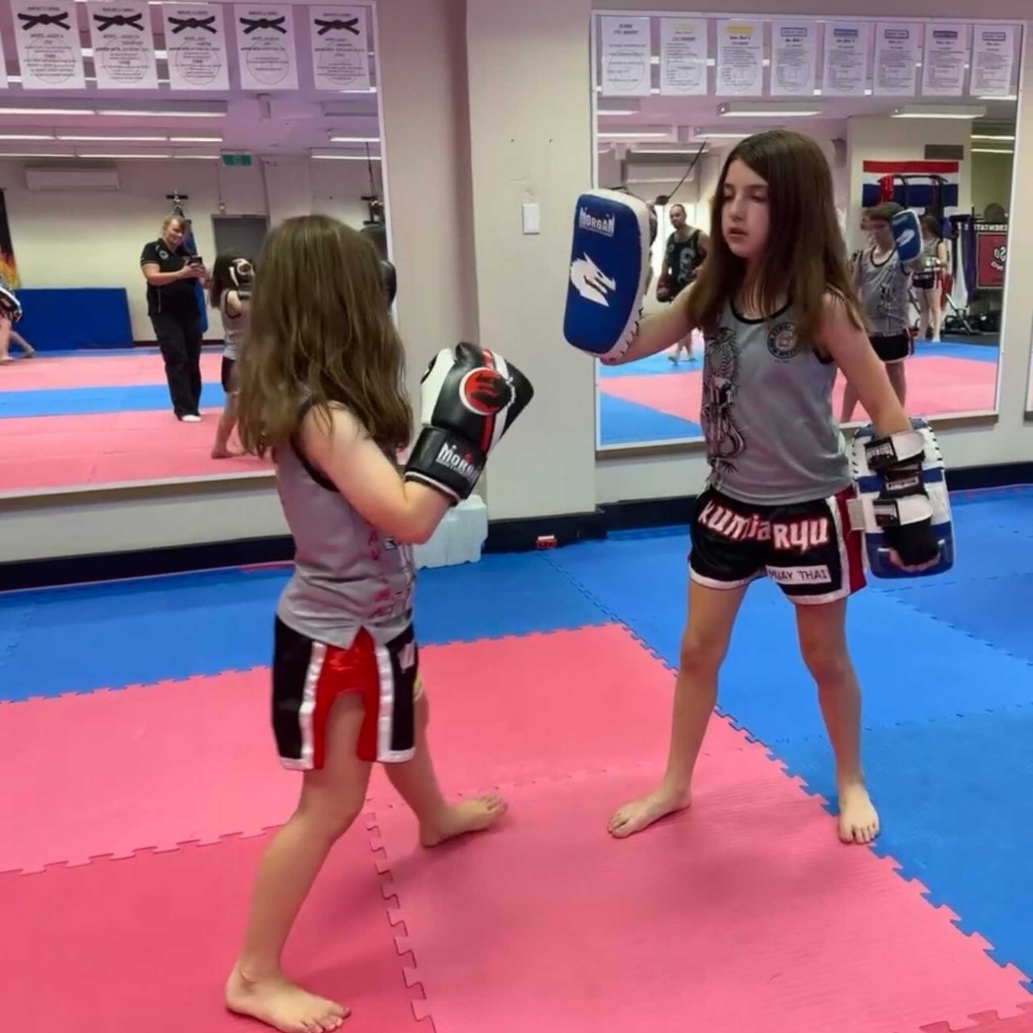Muay Thai/Kickboxing (Ladies Only)
